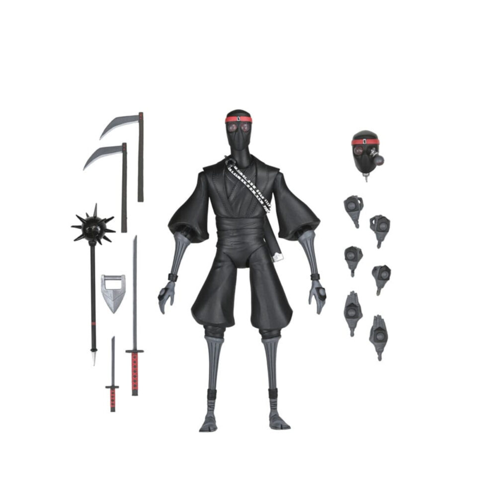 ULTIMATE FOOT SOLDIER TEENAGE MUTANT NINJA TURTLES (2012). En la serie animada Teenage Mutant Ninja Turtles de 2012, los soldados Foot representan la amenaza silenciosa y persistente del clan Foot. Siempre presentes en las sombras, operan en grupos, siguen órdenes sin dudar y empujan constantemente a las Tortugas hasta sus límites. Su papel enfatiza la estricta disciplina del clan. Ya sea en emboscadas, persecuciones o batallas coordinadas, los soldados Foot siguen siendo oponentes implacables que aumentan la tensión de cada encuentro. La figura recrea su aspecto alto y esbelto: traje negro, extremidades angulosas, máscara oscura con ojos rojos y la característica cinta roja en la cabeza. El set incluye una amplia gama de armas, como guadañas, una maza con púas, una lanza, una katana y otros accesorios fieles a la serie. Las múltiples manos intercambiables y una cabeza alternativa ofrecen una gran flexibilidad a la hora de colocar la figura. Los detalles nítidos destacan en las texturas del traje, las proporciones estilizadas, la pintura limpia y los accesorios bien elaborados. Con 18 cm de altura, la figura ofrece una articulación sólida para poses sigilosas o centradas en la acción inspiradas en los dibujos animados.