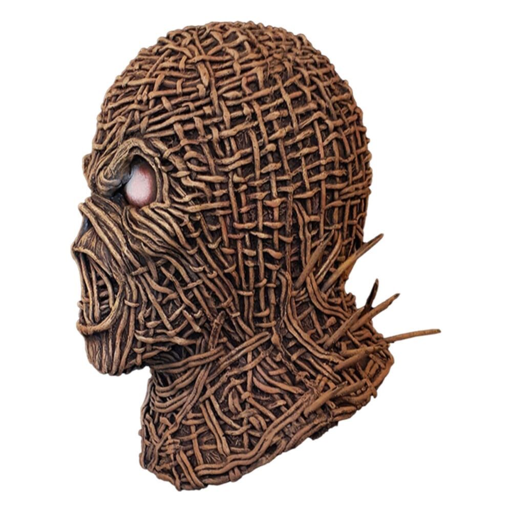 Iron maiden máscara eddie the wickerman mask. Trick or treat studios se enorgullece de presentar la máscara oficial con licencia de iron maiden - the wicker man. Esta máscara está basada en la ilustración de eddie de la canción the wicker man del duodécimo álbum de estudio de iron maiden, brave new world. Hazte hoy mismo con la máscara oficial de iron maiden the wicker man y disfruta al máximo este halloween. ¡up the irons! Añádelo a tu colección: los entusiastas de las máscaras pueden apreciarlas como obras de arte y añadirlas a su colección, ya sean máscaras de personajes o máscaras coleccionables de películas de terror. Mejora tu disfraz: las máscaras pueden añadir un elemento visual impresionante a tu disfraz, creando un nivel adicional de detalle que puede hacer que un conjunto diy o genérico parezca extraordinario. Roba el espectáculo: con una máscara espectacular, serás el centro de atención en cualquier concurso de disfraces, fiesta o reunión embrujada, llamando la atención y cosechando aplausos de admiración. Haga una gran entrada: una máscara llamativa puede crear una entrada espectacular en cualquier fiesta de halloween o temática, asegurando que todas las miradas se centren en usted. Descripción del producto: la máscara oficial con licencia de eddie the wicker man de la banda de hard rock iron maiden. Eddie the wicker man es una recreación increíblemente realista basada en la ilustración de eddie de la canción «the wicker man» del duodécimo álbum de iron maiden. Cada máscara de látex está diseñada pensando en el realismo, con una intrincada textura de mimbre y ojos ardientes. Se trata de una pieza muy deseable para cualquier fan de iron maiden o entusiasta del hard rock. Tanto si la exhibes como si la llevas puesta, seguro que quedarás satisfecho con esta pieza en tu colección. Iron maiden © 2021 global merchandising services. Todos los derechos reservados.