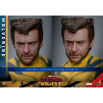 WOLVERINE (DELUXE VERSION) DEADPOOL & WOLVERINE MOVIE MASTERPIECE 1/6 HOT TOYS. Descubre esta magnífica figura Deluxe de Wolverine, de la colección Movie Masterpiece de Hot Toys. Inspirada en la película «Deadpool & Wolverine», esta pieza es una auténtica obra maestra para cualquier coleccionista de productos derivados del universo Marvel. Una fiel representación de Wolverine La figura representa a Wolverine con su icónico traje amarillo y azul, que recuerda los mejores momentos del universo X-Men. La precisión de los detalles de esta figura a escala 1/6 es simplemente impresionante. Con una altura de 31 cm, esta figura captura a la perfección el aura intimidante y el carisma de Logan, alias Wolverine. Características y accesorios Esta versión Deluxe es especialmente rica en detalles y accesorios. La figura viene con varias cabezas intercambiables, incluida una con una máscara completa y otra sin máscara con los rasgos de Hugh Jackman, el icónico actor que interpreta a Wolverine en el cine. Las cabezas cuentan con sistemas de globos oculares móviles para expresiones realistas. Además de las cabezas, esta figura incluye brazos intercambiables, garras desmontables y una armadura de combate desgastada. Los acabados de la ropa, las cicatrices y los detalles musculares son de una calidad excepcional, lo que permite a los fans recrear l Wolverine, conocido como Logan, es uno de los personajes más populares del universo Marvel. Apareció por primera vez en los cómics de la década de 1970 y rápidamente se convirtió en un miembro crucial de los X-Men. Su compleja historia, mezclada con dolor y redención, así como sus garras de adamantio y su rápido factor de curación, lo convierten en un personaje fascinante y formidable. En «Deadpool & Wolverine», Logan sigue mostrando su resistencia y valentía ante el peligro, al tiempo que aporta una profundidad emocional que conmueve a los fans de todas las edades.