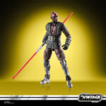 MAUL SHADOW LORD VINTAGE COLLECTION STAR WARS. Hasbro lanza dentro de su línea The Vintage Collection la figura de Maul, inspirada en su personaje en la serie animada de Disney+ “Star Wars: Maul Shadow Lord”. Esta figura de 9,5 cm reproduce fielmente su aspecto, con articulaciones funcionales y acabado premium. Incluye . Su embalaje tipo blíster reproduce el estilo clásico de Kenner, con logotipo vintage y numeración para coleccionistas. UNIDADES LIMITADAS.