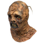 THE TOXIC AVENGER MÁSCARA TOXIE. Trick or Treat Studios se enorgullece de presentar la máscara oficial con licencia de The Toxic Avenger - Toxie. ¡El primer superhéroe... de Nueva Jersey! Esta máscara se ha desarrollado utilizando cientos de capturas de pantalla y con la ayuda del escultor, que tuvo la increíble oportunidad de ver de cerca las impresionantes prótesis originales de Jennifer Aspinall para la película. ¡Hazte hoy mismo con esta increíble máscara de héroe monstruoso! Estrenada originalmente en 1984, The Toxic Avenger es una película de culto de superhéroes, comedia negra y gore, que cuenta la historia de un hombre que se transforma en el superhéroe deforme «Toxie» tras entrar en contacto con unos residuos tóxicos. Esculpida por Justin Mabry, esta increíble máscara se desarrolló utilizando cientos de capturas de pantalla y contó con la ayuda de Justin, que tuvo la increíble oportunidad de ver de cerca las asombrosas prótesis originales de Jennifer Aspinall para la película. ¡Transfórmate hoy mismo en Toxic Avenger con la nueva máscara de Toxie! Material: látex.