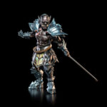 GORTHOKK MYTHIC LEGIONS ALL STARS. Los orcos cavernícolas, o como se les conoce comúnmente, los «orcos sombríos», son tan brutales que los demás orcos les temen por su ferocidad. Estas grotescas criaturas, fruto de cruces entre parientes, nacen en las profundidades subterráneas y están condenadas a vivir como mineros y herreros de armas mortíferas. Los más salvajes son entrenados para la guerra y finalmente salen a la superficie para luchar por Arethyr. Gorthokk, un estratega excepcional entre su pueblo, fue elegido para representar a Arethyr y firmar un malvado pacto conocido como el Tratado de las Sombras.