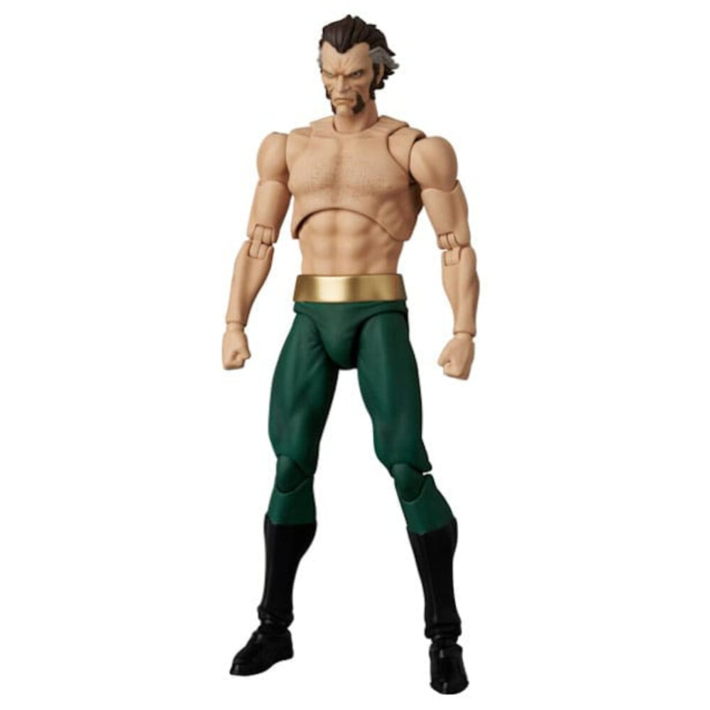 Ra´s al ghul (batman: hush) dc comics figura mafex. En el universo dc comics, ra's al ghul es el líder de la liga de asesinos, un extremista centenario que a menudo se enfrenta a batman en nombre de su visión radical del mundo. Esta figura oficial de ra's al ghul mide unos 16 cm de altura y forma parte de la línea miracle action figure (mafex). Fabricada por medicom toy, destaca su complexión de luchador esbelto y su imponente presencia, lista para un enfrentamiento. Ra's es un estratega frío dispuesto a sacrificar ciudades enteras por lo que considera el bien mayor del planeta, al tiempo que ve a batman como un posible sucesor y como un enemigo. Su relación es una mezcla de respeto, rivalidad y conflicto constante, lo que lo convierte en uno de los enemigos más memorables del caballero oscuro. La figura refleja esta naturaleza con varias cabezas intercambiables que van desde un ceño fruncido hasta una expresión de grito, lo que te permite exhibirlo como el cerebro calculador o el guerrero listo para la batalla. En cuanto al diseño, la figura muestra a ra con el torso desnudo, con músculos definidos y un sutil vello corporal esculpido en todo el torso. Lleva pantalones ajustados de color verde sujetos por un cinturón dorado, combinados con unas altas botas negras brillantes. Su cabeza presenta un cabello oscuro peinado hacia atrás con canas en las sienes, además de sus distintivas patillas y bigote que acentúan sus severas expresiones faciales. La figura viene con una larga espada plateada con una guarda dorada, y su cuerpo altamente articulado permite colocarla fácilmente en poses dinámicas de lucha con espada, manteniéndola estable en su soporte.