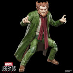 THE OWL MARVEL LEGENDS SERIES. Hasbro suma a su colección Marvel Legends Series la figura retro del villano Leland Owlsley alias The Owl (El Búho en España), basada en su aparición en los cómics de "Spider-Man". Mide 15 cm y dispone de más de 20 puntos de articulación. Incluye 2x manos con garras intercambiables, 1x búho como mascota y 1x bufanda removible. Cuenta con un diseño premium y esculpido detallado que recrean fielmente al personaje. Se presenta en un blíster estilo retro. UNIDADES LIMITADAS.