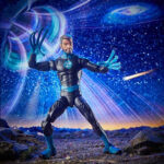 MR. FANTASTIC FANTASTIC FOUR MARVEL LEGENDS SERIES. ¡Los Cuatro Fantásticos son un elemento básico de la cultura superheroica en todo el mundo! Con su combinación única de poderes, este equipo, liderado por el brillante científico Mister Fantastic/Reed Richards, ha frustrado innumerables planes malvados y catástrofes mundiales. Dotado de una inteligencia prodigiosa, Reed Richards tiene la capacidad de estirar su cuerpo hasta proporciones extremas y absorber niveles extremos de daño. Con una altura de 15 cm, esta figura de acción de Hasbro, excepcionalmente detallada, cuenta con un alto grado de articulación. Incluye un juego de manos adicional para que puedas exhibir a este líder intelectual utilizando sus poderes para llevar a cabo otro ingenioso plan. También se incluye una pieza de Build-A-Figure, ¡Super Skrull! Colecciona todos los personajes de esta serie para construir este destructor genéticamente modificado.