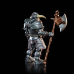 BOTHAR SHADOWBORN MYTHIC LEGIONS ALL STARS. En el universo Mythic Legions, Bothar Shadowborn encarna al guerrero sigiloso y misterioso. Maestro de las sombras y la estrategia, destaca por su armadura oscura y sus detalles esculpidos. Todos estos detalles refuerzan su aura amenazante. Su presencia en el campo de batalla inspira temor y respeto. Four Horsemen presenta aquí el Bothar Shadowborn Mythic Legions All Stars 6, totalmente articulado y esculpido en PVC de alta calidad. Cada detalle de su armadura, sus accesorios y su casco está cuidadosamente reproducido, lo que lo convierte en una pieza ideal para personalizar, pintar o exponer. Los coleccionistas apreciarán la delicadeza y precisión de las texturas y los adornos.