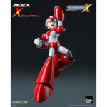MEGA MAN FIGURA MDLX ROCKMAN X / MEGA MAN X (RISING FIRE VERSION). En el mundo futurista de Mega Man X, X es un legendario Maverick Hunter, a la vez máquina de combate y símbolo de esperanza. La versión «Rising Fire» hace referencia a una de sus habilidades especiales, obtenida durante el combate, y le proporciona una mejora visual ardiente junto con un mayor poder. Esta versión presenta a X en una llamativa paleta de colores rojos, que representa su dominio de las armas basadas en el fuego. Aunque el tono es más intenso, el diseño se mantiene fiel a su forma clásica: proporciones mecánicas limpias, armadura segmentada y una expresión decidida. Es una pieza imprescindible tanto para los fans de toda la vida como para los coleccionistas. La figura es totalmente articulada y viene con una serie de accesorios intercambiables: efectos de llamas, manos alternativas, expresiones faciales y piezas para los brazos. Destacan un gran efecto de proyectil de llamas y un brazo transformado. Cada pieza está cuidadosamente esculpida para que coincida con el estilo del juego, con un acabado fresco y detallado.