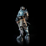 GORTHOKK MYTHIC LEGIONS ALL STARS. Los orcos cavernícolas, o como se les conoce comúnmente, los «orcos sombríos», son tan brutales que los demás orcos les temen por su ferocidad. Estas grotescas criaturas, fruto de cruces entre parientes, nacen en las profundidades subterráneas y están condenadas a vivir como mineros y herreros de armas mortíferas. Los más salvajes son entrenados para la guerra y finalmente salen a la superficie para luchar por Arethyr. Gorthokk, un estratega excepcional entre su pueblo, fue elegido para representar a Arethyr y firmar un malvado pacto conocido como el Tratado de las Sombras.