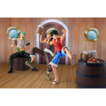 PARTY SET THE STRAW HAT CREW ONE PIECE SH FIGUARTS. Para todos los fans de One Piece, las escenas de celebración de los Sombreros de Paja a bordo del Going Merry o del Thousand Sunny son tan emblemáticas como sus épicas batallas. Este set de accesorios captura el espíritu de esas alegres reuniones con comidas compartidas, risas y mucha cerveza espumosa. Aunque este set no incluye ninguna figura, cuenta con una gran selección de piezas diseñadas para complementar a tus personajes favoritos de S.H.Figuarts. En su interior encontrarás un barril con cuencos y platos de comida, una caja de madera, seis jarras de cerveza, varias manos intercambiables y caras expresivas, perfectas para las escenas de fiesta. El diseño se mantiene fiel al estilo distintivo del anime, con mini barriles de madera llenos de espuma, caras exageradamente risueñas e incluso una cara de Chopper con la boca abierta para mayor diversión. Estas piezas ayudan a llevar los momentos más animados de la tripulación a tu estantería. Fabricado en PVC, este kit de accesorios es ideal para mejorar las exposiciones de S.H.Figuarts con humor y autenticidad. Tanto si quieres recrear un alegre festín como añadir personalidad a tu diorama, este set es el complemento perfecto para tu colección de One Piece.