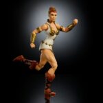 TEELA MASTERS OF THE UNIVERSE MASTERVERSE VINTAGE COLLECTION. Revive la magia de Eternia con la Figura Teela 18 cm – Masterverse Vintage Collection de Masters of the Universe (Mattel). Esta edición premium rinde homenaje al diseño clásico de los años 80, combinándolo con la calidad actual de la línea Masterverse: modelado detallado, articulación avanzada y un acabado de pintura excepcional. Perfecta tanto para fans nostálgicos como para coleccionistas modernos que buscan una figura elegante, resistente y fiel al personaje original.Gracias a su estética retro pero modernizada, la figura de Teela se convierte en una pieza destacada dentro de cualquier colección MOTU, ideal para exponer, fotografiar o recrear batallas icónicas del universo de He-Man.