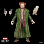 THE OWL MARVEL LEGENDS SERIES. Hasbro suma a su colección Marvel Legends Series la figura retro del villano Leland Owlsley alias The Owl (El Búho en España), basada en su aparición en los cómics de "Spider-Man". Mide 15 cm y dispone de más de 20 puntos de articulación. Incluye 2x manos con garras intercambiables, 1x búho como mascota y 1x bufanda removible. Cuenta con un diseño premium y esculpido detallado que recrean fielmente al personaje. Se presenta en un blíster estilo retro. UNIDADES LIMITADAS.
