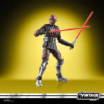MAUL SHADOW LORD VINTAGE COLLECTION STAR WARS. Hasbro lanza dentro de su línea The Vintage Collection la figura de Maul, inspirada en su personaje en la serie animada de Disney+ “Star Wars: Maul Shadow Lord”. Esta figura de 9,5 cm reproduce fielmente su aspecto, con articulaciones funcionales y acabado premium. Incluye . Su embalaje tipo blíster reproduce el estilo clásico de Kenner, con logotipo vintage y numeración para coleccionistas. UNIDADES LIMITADAS.