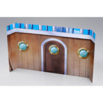 PARTY SET THE STRAW HAT CREW ONE PIECE SH FIGUARTS. Para todos los fans de One Piece, las escenas de celebración de los Sombreros de Paja a bordo del Going Merry o del Thousand Sunny son tan emblemáticas como sus épicas batallas. Este set de accesorios captura el espíritu de esas alegres reuniones con comidas compartidas, risas y mucha cerveza espumosa. Aunque este set no incluye ninguna figura, cuenta con una gran selección de piezas diseñadas para complementar a tus personajes favoritos de S.H.Figuarts. En su interior encontrarás un barril con cuencos y platos de comida, una caja de madera, seis jarras de cerveza, varias manos intercambiables y caras expresivas, perfectas para las escenas de fiesta. El diseño se mantiene fiel al estilo distintivo del anime, con mini barriles de madera llenos de espuma, caras exageradamente risueñas e incluso una cara de Chopper con la boca abierta para mayor diversión. Estas piezas ayudan a llevar los momentos más animados de la tripulación a tu estantería. Fabricado en PVC, este kit de accesorios es ideal para mejorar las exposiciones de S.H.Figuarts con humor y autenticidad. Tanto si quieres recrear un alegre festín como añadir personalidad a tu diorama, este set es el complemento perfecto para tu colección de One Piece.