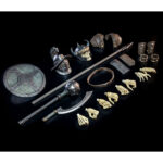 SKELETON RAIDER MYTHIC LEGIONS ALL STARS. Vikenfell, que en su día fue un próspero asentamiento en el norte del reino, es ahora un lugar maldito, acechado por los restos óseos de los despiadados saqueadores que lo habitaron. Los supervivientes que huyeron de estas tierras hacia las frías tierras de Bjorngar contaron la historia de un barco que regresó de una expedición condenada al fracaso en aguas del sur. Lo que viajaba en ese barco para ser desatado sobre Vikenfell era la mismísima muerte. Ahora que Necronominus ha regresado a Mythoss, ha comenzado la Segunda Gran Guerra. El Señor de la Muerte convoca a estos espectros para que se unan a su ejército de muertos vivientes en su marcha hacia la batalla final contra las Legiones de la Luz.