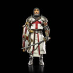 SIR ENOCH MYTHIC LEGIONS ALL STARS. Sir Enoch, miembro veterano de los Emisarios Templarios, ahora lidera a estos leales mensajeros como su comandante. Veterano de innumerables batallas, Sir Enoch nunca ha perdido su fe ni su propósito, y se complace en servir como mentor de los miembros más jóvenes de los Emisarios. El mayor honor de Sir Enoch fue encargarse de transmitir el mensaje del ascenso de Sir Gideon al liderazgo de la Orden, cabalgando por todos los rincones de Eathyross y anunciando un nuevo amanecer para esta heroica facción.