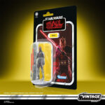 MAUL SHADOW LORD VINTAGE COLLECTION STAR WARS. Hasbro lanza dentro de su línea The Vintage Collection la figura de Maul, inspirada en su personaje en la serie animada de Disney+ “Star Wars: Maul Shadow Lord”. Esta figura de 9,5 cm reproduce fielmente su aspecto, con articulaciones funcionales y acabado premium. Incluye . Su embalaje tipo blíster reproduce el estilo clásico de Kenner, con logotipo vintage y numeración para coleccionistas. UNIDADES LIMITADAS.