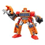 JUNKION WRECK-GAR TRANFORMERS: AGE OF THE PRIMES DELUXE CLASS. ¡Disfruta del épico universo de los robots Transformers con la figura Transformers de Junkion Wreck-Gar! Esta figura Voyager Class mide 17,5 cm y se convierte de robot en camión de basura en 15 pasos. Además, se puede dividir en piezas de armadura para otras figuras (cada una se vende por separado, sujeto a disponibilidad). Con avanzada articulación y accesorios removibles como un cañón y un arma, esta figura Transformers es una excelente adición a toda colección. Busca otros juguetes Transformers Age of the Primes coleccionables (se venden por separado, sujeto a disponibilidad) de personajes como Maximal Big Convoy, Amalgamous Prime, Combaticon Brawl y otros para formar una colección que es mucho más de lo que se ve a simple vista.
