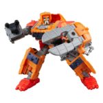 JUNKION WRECK-GAR TRANFORMERS: AGE OF THE PRIMES DELUXE CLASS. ¡Disfruta del épico universo de los robots Transformers con la figura Transformers de Junkion Wreck-Gar! Esta figura Voyager Class mide 17,5 cm y se convierte de robot en camión de basura en 15 pasos. Además, se puede dividir en piezas de armadura para otras figuras (cada una se vende por separado, sujeto a disponibilidad). Con avanzada articulación y accesorios removibles como un cañón y un arma, esta figura Transformers es una excelente adición a toda colección. Busca otros juguetes Transformers Age of the Primes coleccionables (se venden por separado, sujeto a disponibilidad) de personajes como Maximal Big Convoy, Amalgamous Prime, Combaticon Brawl y otros para formar una colección que es mucho más de lo que se ve a simple vista.