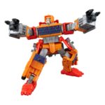 JUNKION WRECK-GAR TRANFORMERS: AGE OF THE PRIMES DELUXE CLASS. ¡Disfruta del épico universo de los robots Transformers con la figura Transformers de Junkion Wreck-Gar! Esta figura Voyager Class mide 17,5 cm y se convierte de robot en camión de basura en 15 pasos. Además, se puede dividir en piezas de armadura para otras figuras (cada una se vende por separado, sujeto a disponibilidad). Con avanzada articulación y accesorios removibles como un cañón y un arma, esta figura Transformers es una excelente adición a toda colección. Busca otros juguetes Transformers Age of the Primes coleccionables (se venden por separado, sujeto a disponibilidad) de personajes como Maximal Big Convoy, Amalgamous Prime, Combaticon Brawl y otros para formar una colección que es mucho más de lo que se ve a simple vista.