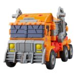 JUNKION WRECK-GAR TRANFORMERS: AGE OF THE PRIMES DELUXE CLASS. ¡Disfruta del épico universo de los robots Transformers con la figura Transformers de Junkion Wreck-Gar! Esta figura Voyager Class mide 17,5 cm y se convierte de robot en camión de basura en 15 pasos. Además, se puede dividir en piezas de armadura para otras figuras (cada una se vende por separado, sujeto a disponibilidad). Con avanzada articulación y accesorios removibles como un cañón y un arma, esta figura Transformers es una excelente adición a toda colección. Busca otros juguetes Transformers Age of the Primes coleccionables (se venden por separado, sujeto a disponibilidad) de personajes como Maximal Big Convoy, Amalgamous Prime, Combaticon Brawl y otros para formar una colección que es mucho más de lo que se ve a simple vista.