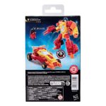 TARGETMASTER SURESHOT TRANFORMERS: AGE OF THE PRIMES DELUXE CLASS. ¡Disfruta del épico universo de los robots Transformers con la figura de Targetmaster Sureshot de Transformers Age of the Primes! Esta figura Deluxe Class mide 14 cm y se convierte de robot en buggy todoterreno en 15 pasos. Además, incluye una minifigura de Spoilsport que se convierte en cañón. Con una articulación avanzada y accesorios removibles, esta figura de acción de Targetmaster Sureshot es una excelente adición a toda colección. Busca otros juguetes Transformers (se venden por separado; sujeto a disponibilidad) de personajes como Optimus Prime, Bumblebee, Megatron y otros para formar una colección que es mucho más de lo que se ve a simple vista.