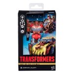 JUNKION JALOPY TRANFORMERS: AGE OF THE PRIMES DELUXE CLASS. ¡Disfruta del épico universo de los robots Transformers con la figura de Junkion Jalopy de Transformers Age of the Primes! Esta figura Deluxe Class mide 14 cm y se convierte de robot en vehículo todoterreno en 17 pasos. Además, se puede separar en varias piezas de armadura para otras figuras (se venden por separado, sujeto a disponibilidad).