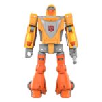 AUTOBOT WHEELIE TRANSFORMERS RETRO G1. Este juguete se convierte de robot de 11 cm en coche cybertroniano en 23 pasos e incluye un tirachinas removible. El embalaje retro cuenta con diseño vintage y ficha técnica recortable de la figura. Busca otros juguetes coleccionables Transformers G1 (se venden por separado; sujeto a disponibilidad) de personajes favoritos como Autobot Outback, Wheeljack, Autobot Brawn y otros para formar un equipo que es mucho más de lo que se ve a simple vista.