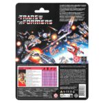 AUTOBOT OUTBACK TRANSFORMERS RETRO G1. Este juguete se convierte de robot de 12,5 cm en camión en 23 pasos e incluye un cañón removible. El embalaje retro cuenta con diseño vintage y ficha técnica recortable de la figura. Busca otros juguetes coleccionables Transformers G1 (se venden por separado; sujeto a disponibilidad) de personajes favoritos como Autobot Wheelie, Wheeljack, Autobot Brawn y otros para formar un equipo que es mucho más de lo que se ve a simple vista.