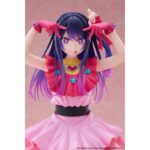 AI REISSUE OSHI NO KO. Revive el brillo del escenario con esta suntuosa figura de Ai, la legendaria ídolo de la serie Oshi no Ko. Con 29 cm de altura, esta estatuilla captura la magia y la ilusión del espectáculo japonés. La pose enérgica, los colores vibrantes y los intrincados detalles de su atuendo escénico evocan instantáneamente la atmósfera de un concierto. La base rosa en forma de estrella realza el encanto y la puesta en escena del ídolo, mientras que los efectos de brillo y el cabello en capas añaden una profundidad visual impresionante. Ai Hoshino, la figura central de Oshi no Ko, es una cantante querida pero enigmática, dividida entre su imagen pública y sus emociones reales. Detrás de su sonrisa cautivadora se esconde una joven marcada por los secretos y la soledad. Esta figura captura perfectamente el contraste entre brillantez y fragilidad, el corazón del personaje de Ai.