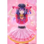 AI REISSUE OSHI NO KO. Revive el brillo del escenario con esta suntuosa figura de Ai, la legendaria ídolo de la serie Oshi no Ko. Con 29 cm de altura, esta estatuilla captura la magia y la ilusión del espectáculo japonés. La pose enérgica, los colores vibrantes y los intrincados detalles de su atuendo escénico evocan instantáneamente la atmósfera de un concierto. La base rosa en forma de estrella realza el encanto y la puesta en escena del ídolo, mientras que los efectos de brillo y el cabello en capas añaden una profundidad visual impresionante. Ai Hoshino, la figura central de Oshi no Ko, es una cantante querida pero enigmática, dividida entre su imagen pública y sus emociones reales. Detrás de su sonrisa cautivadora se esconde una joven marcada por los secretos y la soledad. Esta figura captura perfectamente el contraste entre brillantez y fragilidad, el corazón del personaje de Ai.