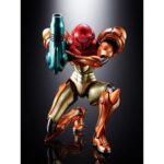 SAMUS ARAN PRIME METROID PRIME 4 BEYOND CHOGOKIN. una pieza oficial de metal de unos 21 cm de altura, con iluminación LED incorporada.