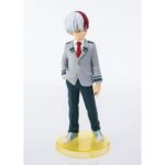 ADOKENATTE SHOTO TODOROKI MY HERO ACADEMIA ESTATUA. figura oficial de PVC lo muestra con su uniforme escolar y mide unos 14 cm de altura.