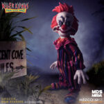 RUDY KILLER KLOWNS FROM OUTER SPACE MDS MEGA SCALE. a figura mide unos 38 cm de altura y cuenta con un cuerpo de PVC vestido con ropa de tela real.
