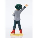 ADOKENATTE IZUKU MIDORIYA MY HERO ACADEMIA ESTATUA. mide unos 14 cm de altura y muestra a Midoriya con su uniforme escolar de la U.A.