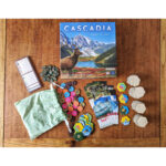 CASCADIA. Juego de mesa de 1 a 4 jugadores y de 30 a 45 minutos de duración.