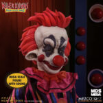 RUDY KILLER KLOWNS FROM OUTER SPACE MDS MEGA SCALE. a figura mide unos 38 cm de altura y cuenta con un cuerpo de PVC vestido con ropa de tela real.