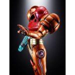 SAMUS ARAN PRIME METROID PRIME 4 BEYOND CHOGOKIN. una pieza oficial de metal de unos 21 cm de altura, con iluminación LED incorporada.