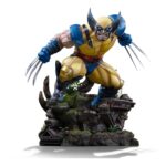 WOLVERINE MARVEL ESTATUA LEGACY REPLICA 1/4. Wolverine aparece capturado en plena embestida en una pieza de resina de unos 38 cm de altura.