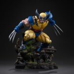 WOLVERINE MARVEL ESTATUA LEGACY REPLICA 1/4. Wolverine aparece capturado en plena embestida en una pieza de resina de unos 38 cm de altura.