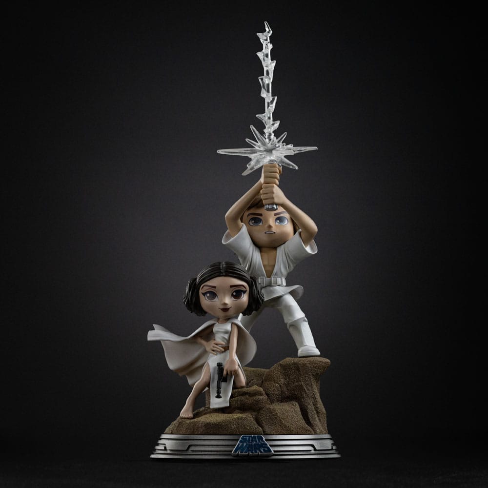 LUKE & LEIA STAR WARS MINIFIGURA MINI CO PVC. figura oficial de PVC mide aproximadamente 30 cm de alto y 13 cm de ancho y profundidad, y pertenece a la línea Mini Co de Iron Studios.