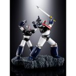DOUBLE MAZINGER FIGUARTS ZERO TOUCHE METALLIQUE. Estatuilla de PVC, aprox. 21 cm de altura, con base, en caja con ventana.
