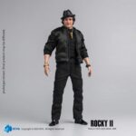 ROCKY BALBOA ROCKY II EXQUISITE SUPER SERIES 1/12 HIYA TOYS. Esta figura oficial de Rocky se centra en un momento «entre combates», junto con su perro, de la línea Exquisite Super Series: un lanzamiento de Hiya Toys de unos 16 cm de altura