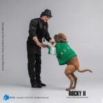 ROCKY BALBOA ROCKY II EXQUISITE SUPER SERIES 1/12 HIYA TOYS. Esta figura oficial de Rocky se centra en un momento «entre combates», junto con su perro, de la línea Exquisite Super Series: un lanzamiento de Hiya Toys de unos 16 cm de altura